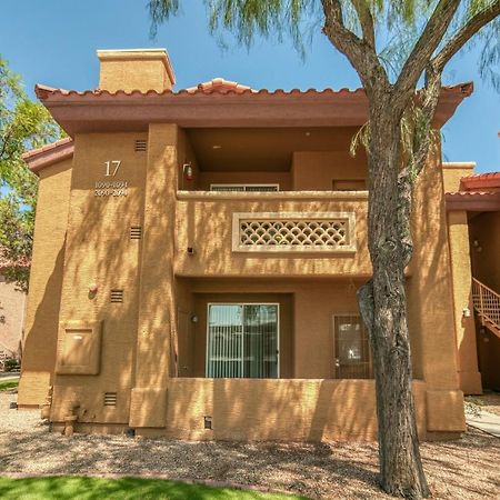 Pristine Top Floor Condo With Access To Clubhouse & Pools Phoenix Exterior photo