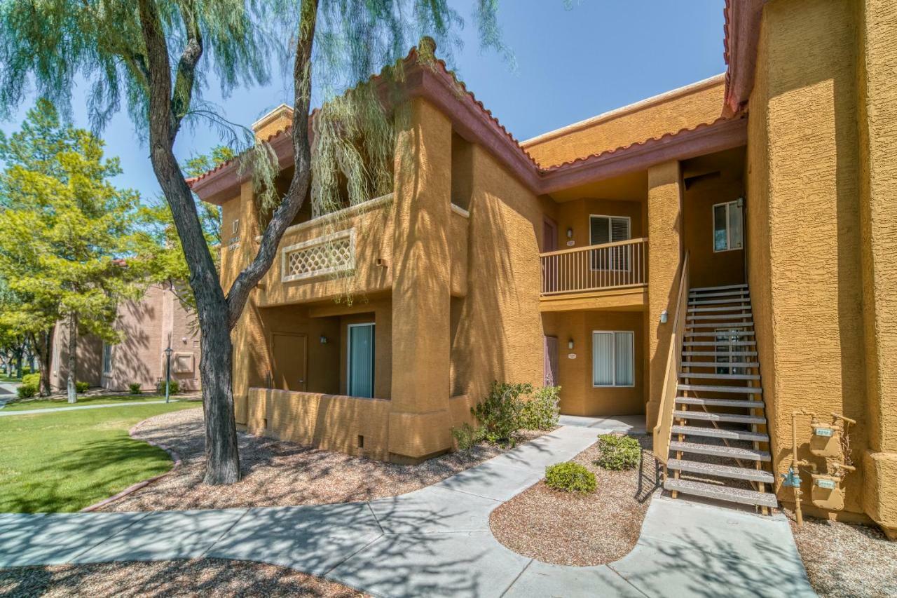 Pristine Top Floor Condo With Access To Clubhouse & Pools Phoenix Exterior photo