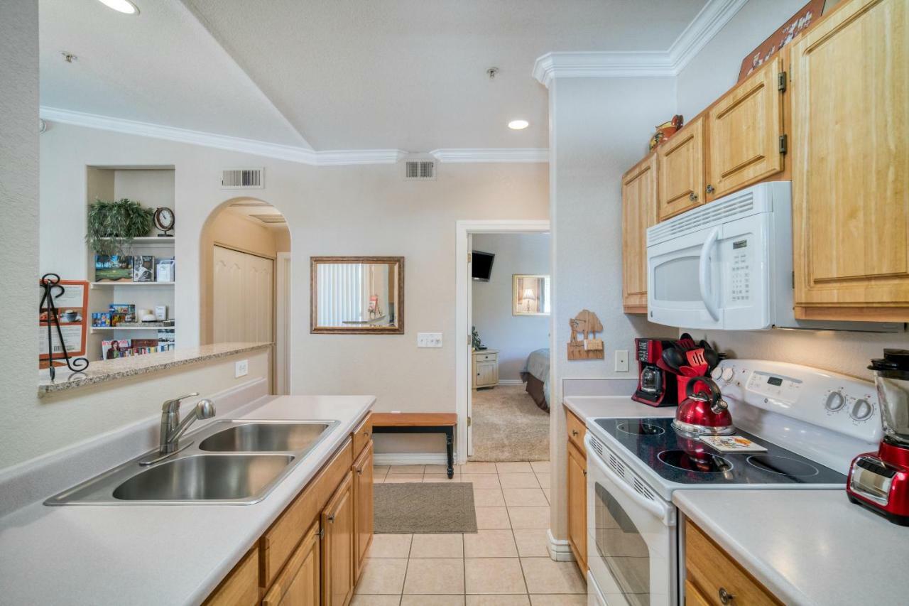 Pristine Top Floor Condo With Access To Clubhouse & Pools Phoenix Exterior photo